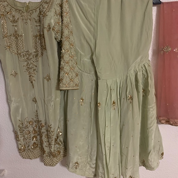 Sharara suit sharara length 39 kammez length 38 chest 18 and a half hip 16 - Picture 5 of 6